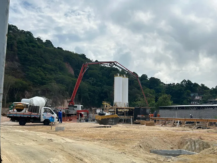 Obras seguem a todo vapor para construção do novo Terminal Rodoviário do Caramujo, em Niterói