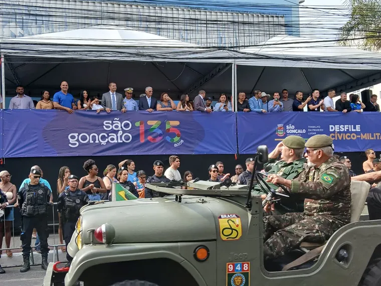 Parabéns, São Gonçalo! Município comemora aniversário de 135 anos com tradicional desfile no centro