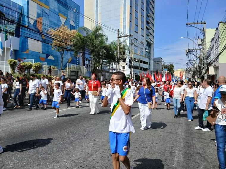Parabéns, São Gonçalo! Município comemora aniversário de 135 anos com tradicional desfile no centro