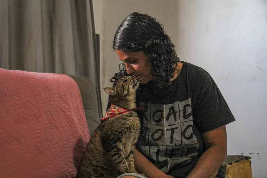 Protetora de animais resgata pets abandonados em São Gonçalo