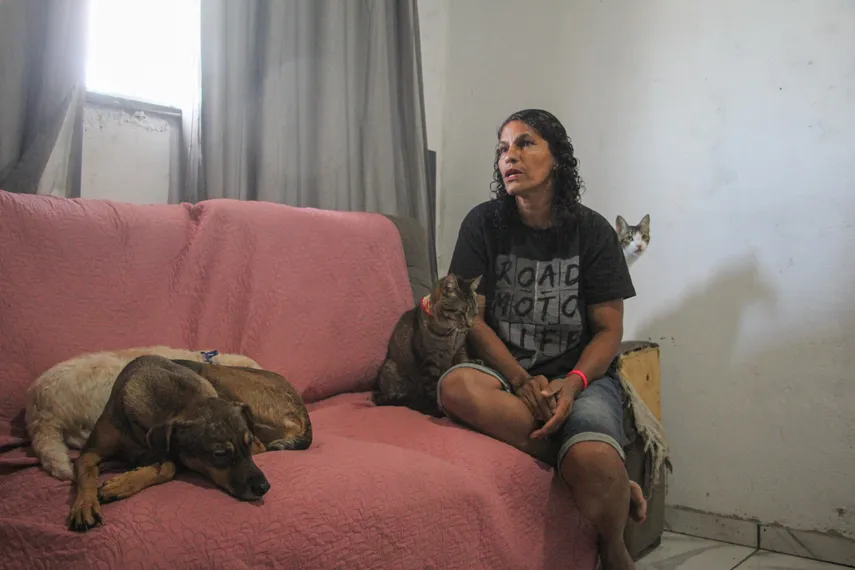 Protetora de animais resgata pets abandonados em São Gonçalo
