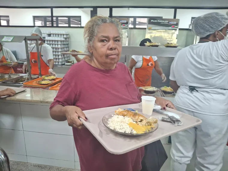 Restaurante do Povo de São Gonçalo serve até 2 mil almoços por dia a R$ 1