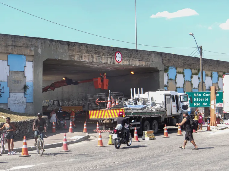 Retorno do viaduto de Manilha é interditado para realização de obras emergenciais