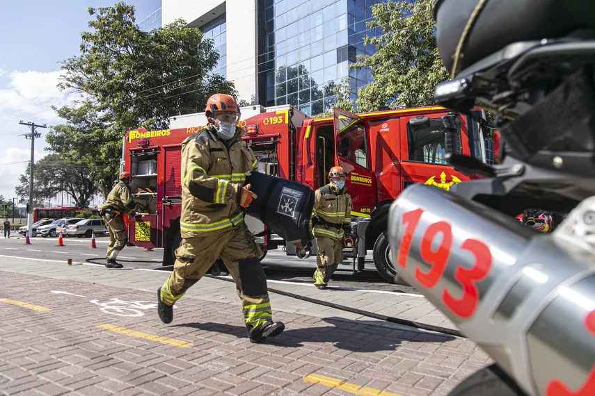 Simpósio do Corpo de Bombeiros apresenta palestras e ações práticas com foco na prevenção e salvamento terrestre