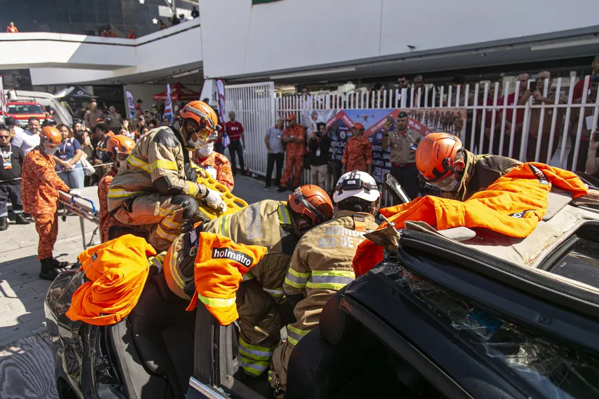 Simpósio do Corpo de Bombeiros apresenta palestras e ações práticas com foco na prevenção e salvamento terrestre