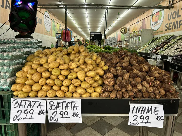 Sopa é janta? Prato esquenta os lares, mas também pesa no bolso dos brasileiros no inverno