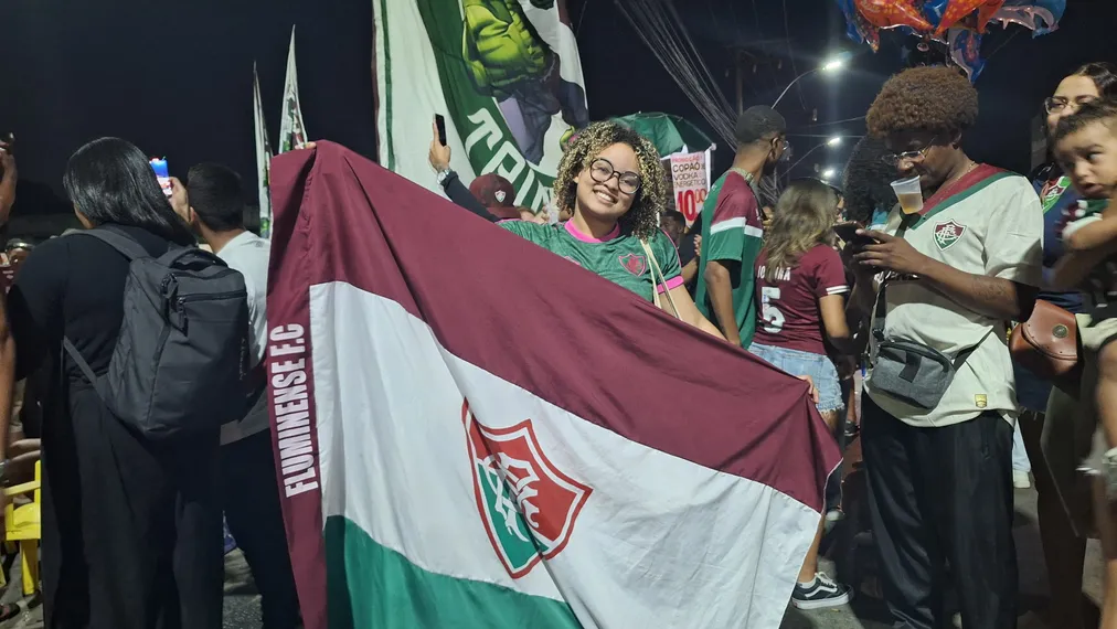 Torcida tricolor em São Gonçalo celebra campanha histórica do Fluminense após eliminação