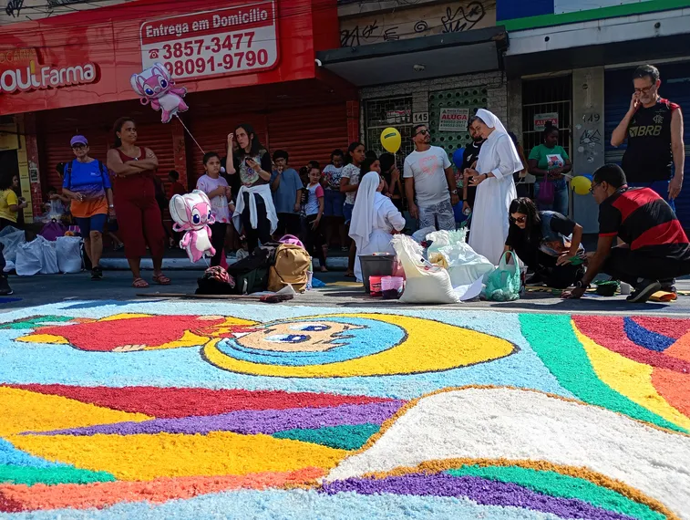 Tradição renovada: Católicos começam a confeccionar os tapetes de Corpus Christi em SG