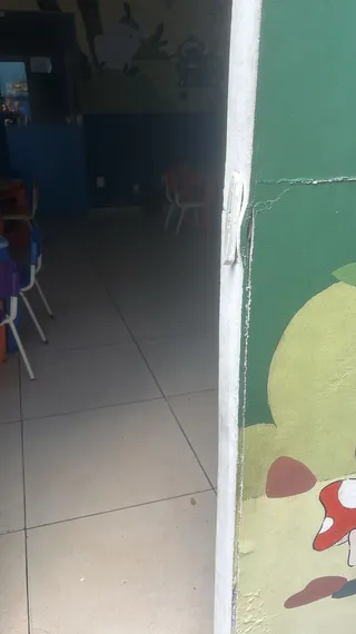 Tradicional escola de São Gonçalo é furtada e vandalizada no Vila Lage; vídeo