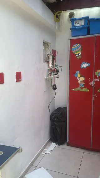 Tradicional escola de São Gonçalo é furtada e vandalizada no Vila Lage; vídeo
