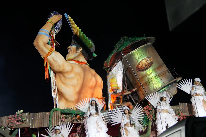 Veja o desfile da Porto da Pedra em fotos