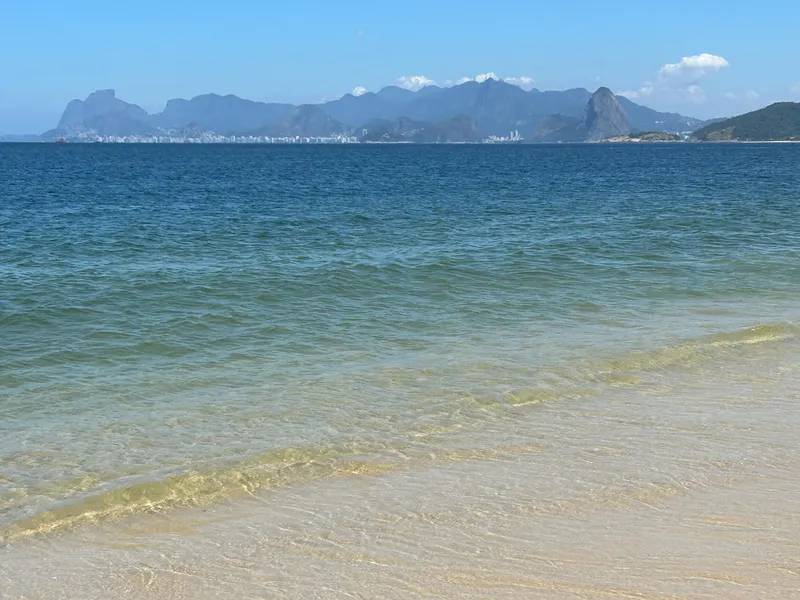 Caribe niteroiense: fenômeno meteorológico transforma as praias da cidade em paisagens de tirar o fôlego