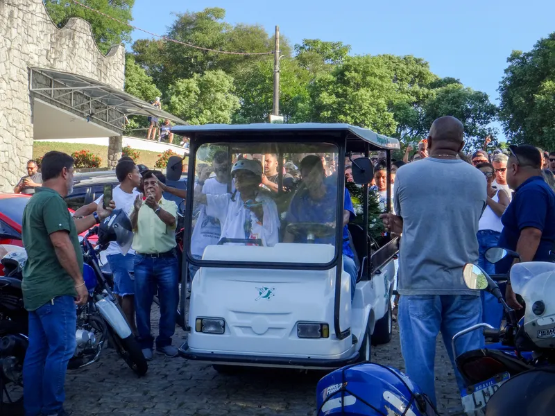 Comoção e homenagens marcam despedida de Léo do Grau em São Gonçalo; “conhecido como ‘lenda'"