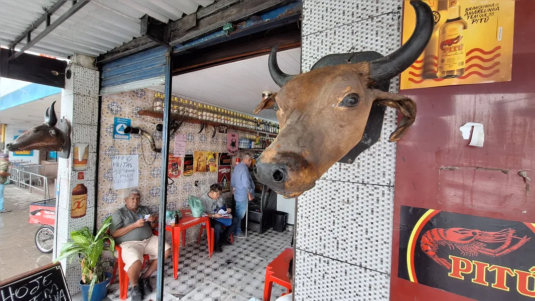 Dia dos Namorados sozinho? Em Niterói, não! 'Clube dos Cornos' atrai clientes e faz sucesso entre os traídos