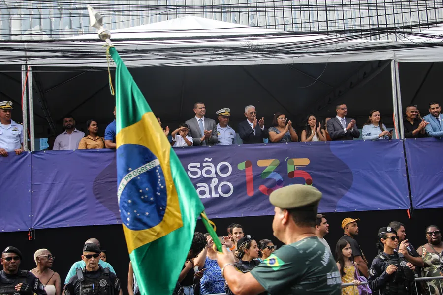Galeria de fotos: Confira em detalhes o desfile pelos 135 anos de São Gonçalo