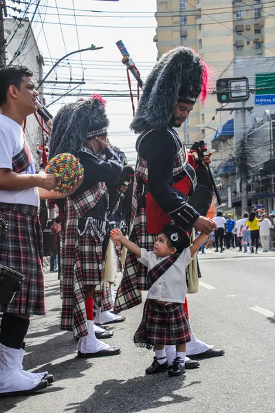 Galeria de fotos: Confira em detalhes o desfile pelos 135 anos de São Gonçalo