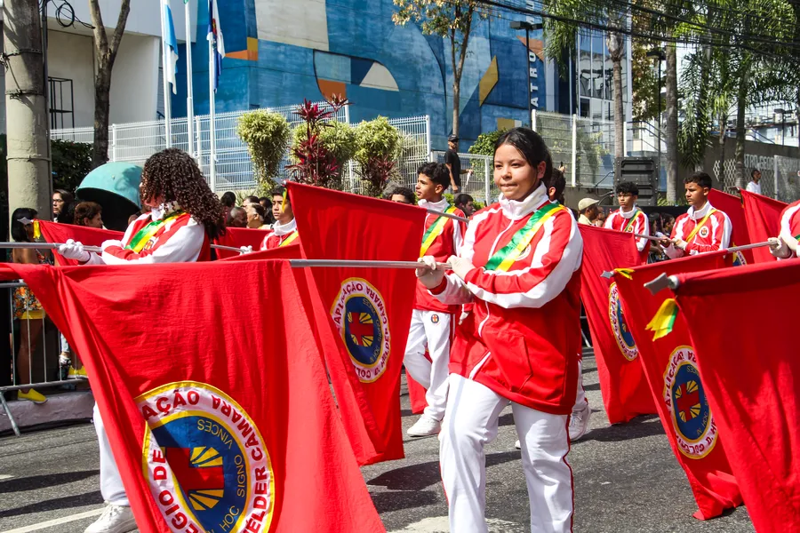 Galeria de fotos: Confira em detalhes o desfile pelos 135 anos de São Gonçalo