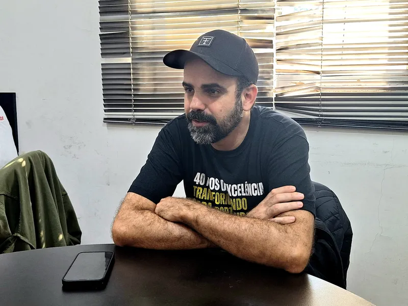 Incêndio de grandes proporções atinge fábrica da Crac em São Gonçalo; Vídeo