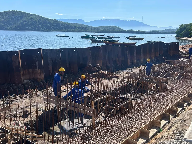 Obras de revitalização da nova orla avançam na Praia das Pedrinhas