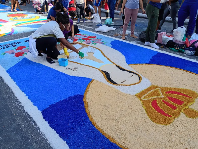 Tradição renovada: Católicos começam a confeccionar os tapetes de Corpus Christi em SG