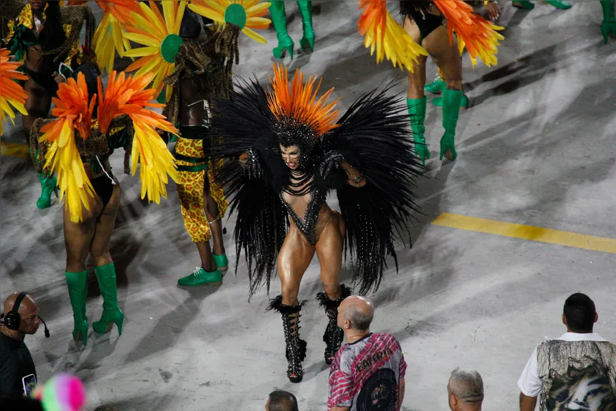 Veja o desfile da Porto da Pedra em fotos