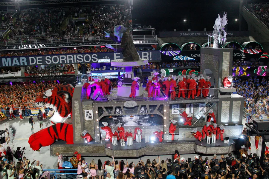 Veja o desfile da Porto da Pedra em fotos