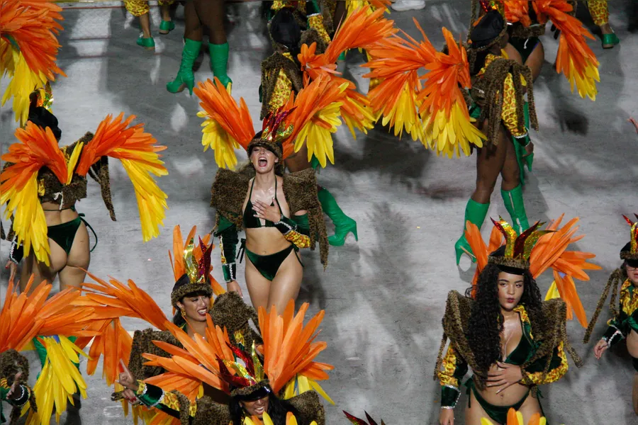 Veja o desfile da Porto da Pedra em fotos