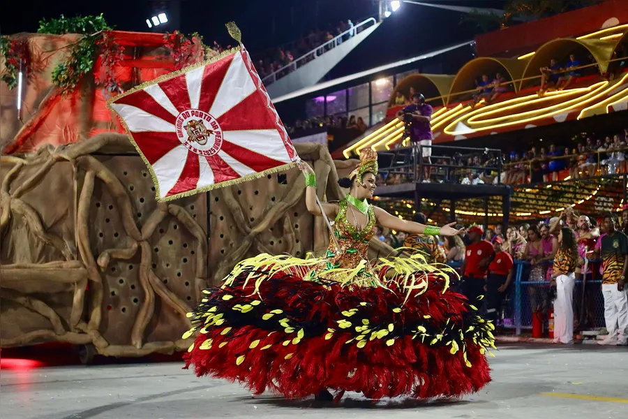 Veja o desfile da Porto da Pedra em fotos