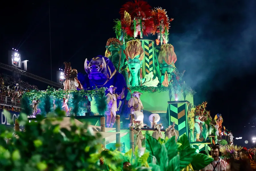 Veja o desfile da Porto da Pedra em fotos