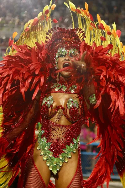 Veja o desfile da Porto da Pedra em fotos