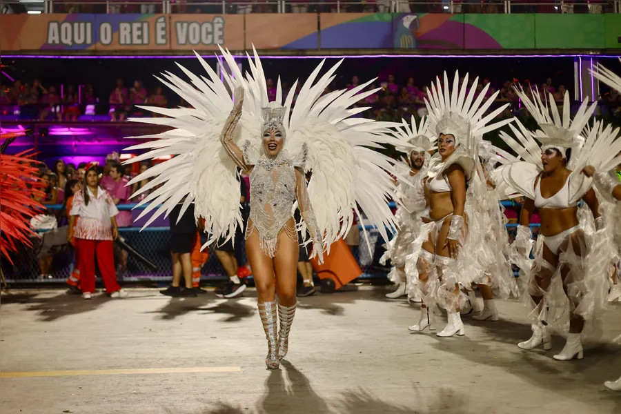 Veja o desfile da Porto da Pedra em fotos