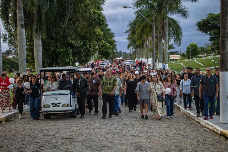 Familiares e amigos dão o último adeus à Oton São Paio