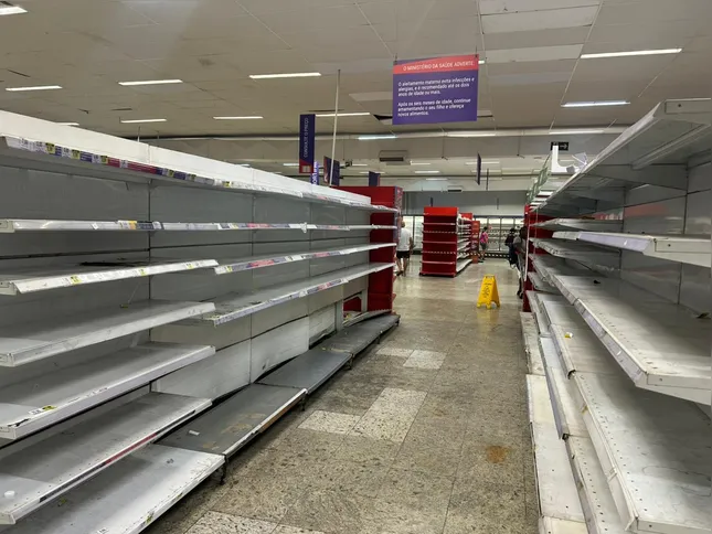 Extra do Rocha fecha as portas e deixa clientes preocupados em São Gonçalo