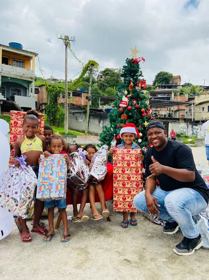 A solidariedade que move São Gonçalo: Conheça Projetos Sociais que transformam o fim de ano da população