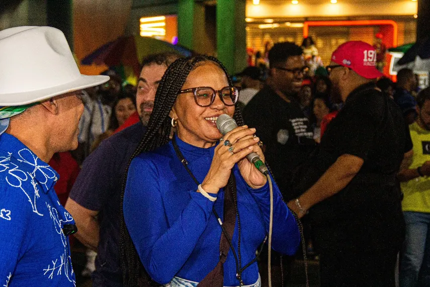 Cantora Teresa Cristina marca presença em ensaio da Acadêmicos de Niterói