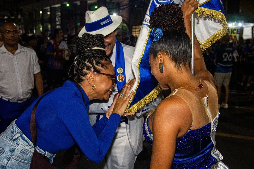 Cantora Teresa Cristina marca presença em ensaio da Acadêmicos de Niterói