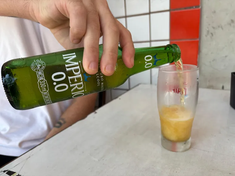 Cerveja sem álcool ganha espaço em bares e supermercados de São Gonçalo