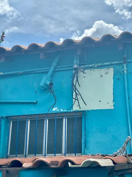 Falta de luz após furto de fiação prejudica alunos em escola estadual de São Gonçalo há mais de um mês