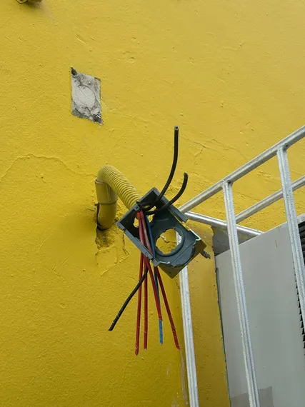 Falta de luz após furto de fiação prejudica alunos em escola estadual de São Gonçalo há mais de um mês