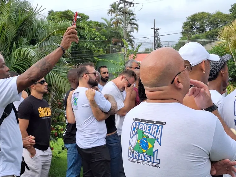 Familiares, amigos e alunos dão último adeus ao mestre Paulinho Sabiá