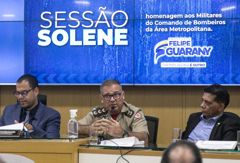 Militares do Corpo de Bombeiros recebem menções e medalhas da Câmara Municipal de São Gonçalo