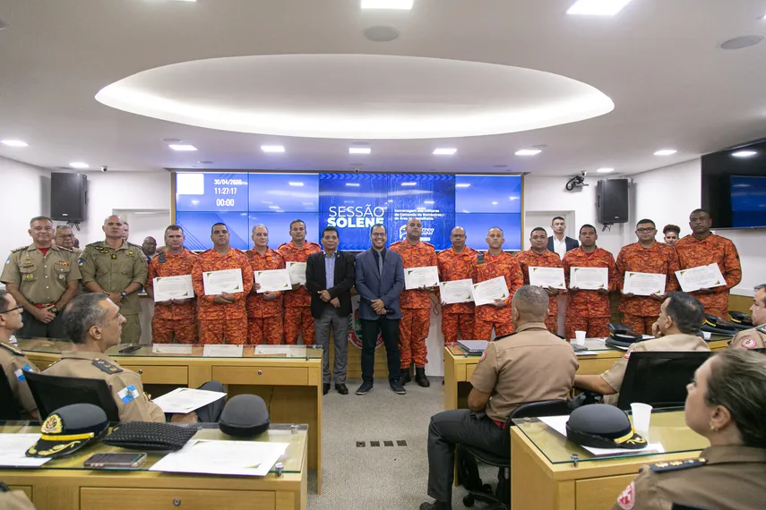 Militares do Corpo de Bombeiros recebem menções e medalhas da Câmara Municipal de São Gonçalo