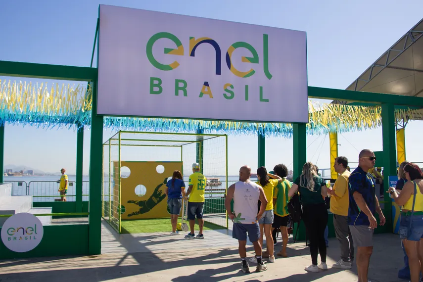 Veja em fotos a festa dos torcedores de Niterói durante a vitória do Brasil sobre o Japão
