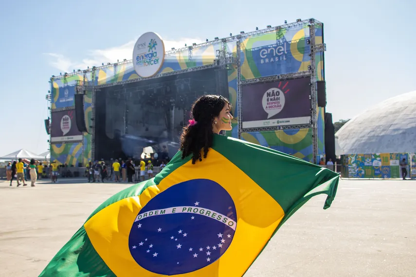Veja em fotos a festa dos torcedores de Niterói durante a vitória do Brasil sobre o Japão