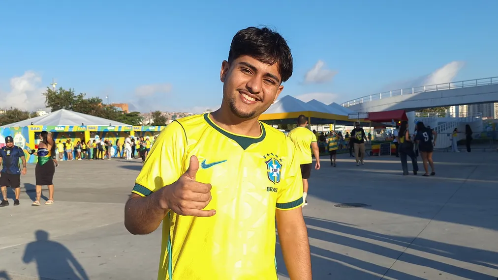 Veja em fotos a festa dos torcedores de Niterói durante a vitória do Brasil sobre o Japão