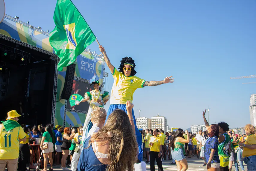 Veja em fotos a festa dos torcedores de Niterói durante a vitória do Brasil sobre o Japão