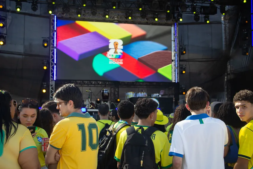 Veja em fotos a festa dos torcedores de Niterói durante a vitória do Brasil sobre o Japão