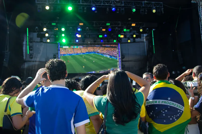 Veja em fotos a festa dos torcedores de Niterói durante a vitória do Brasil sobre o Japão