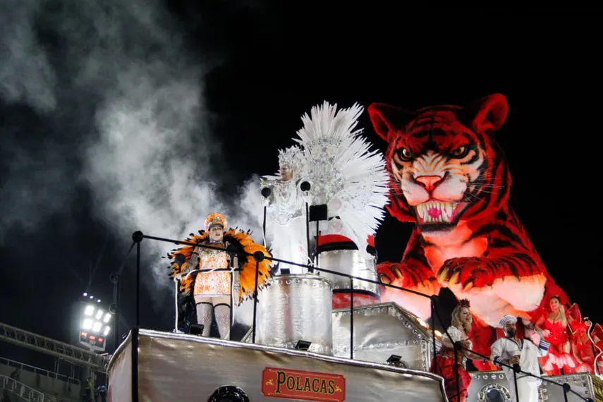 Veja o desfile da Porto da Pedra, de São Gonçalo, em fotos