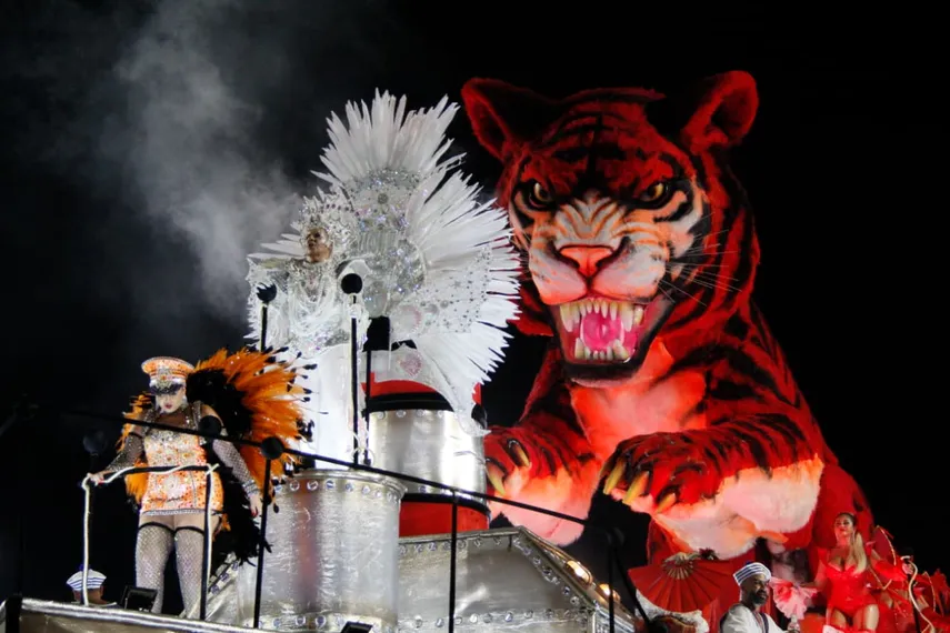 Veja o desfile da Porto da Pedra, de São Gonçalo, em fotos
